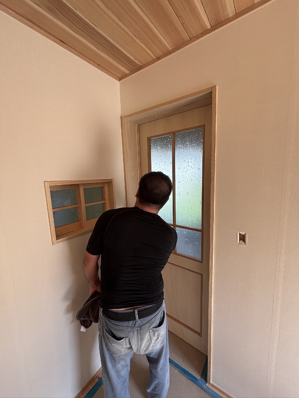 建具屋さんの作業が今日から始まりました。