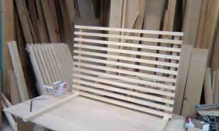 工場で、木格子を作成しました。