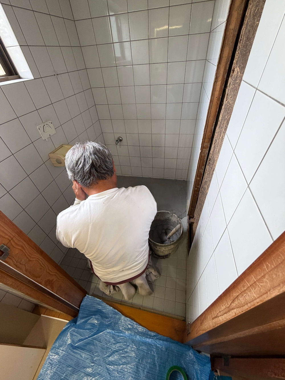 トイレの改装工事、着工しました