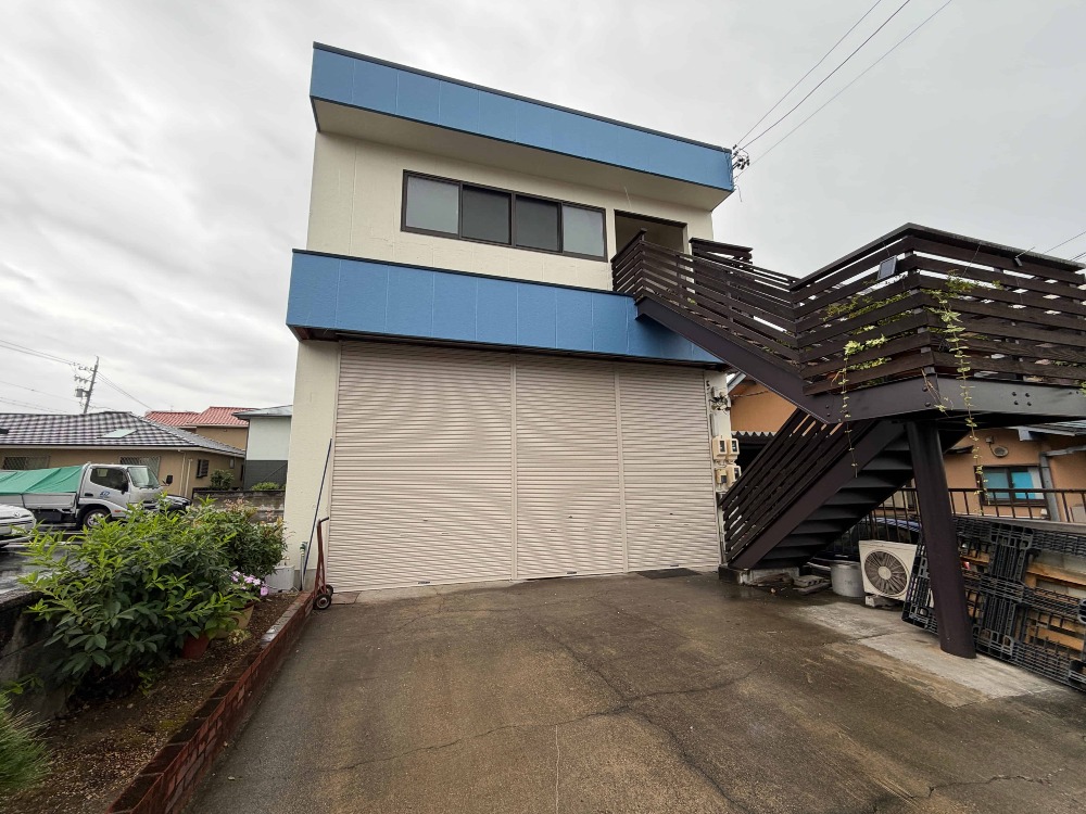 シャッター交換工事が無事完了しました。  