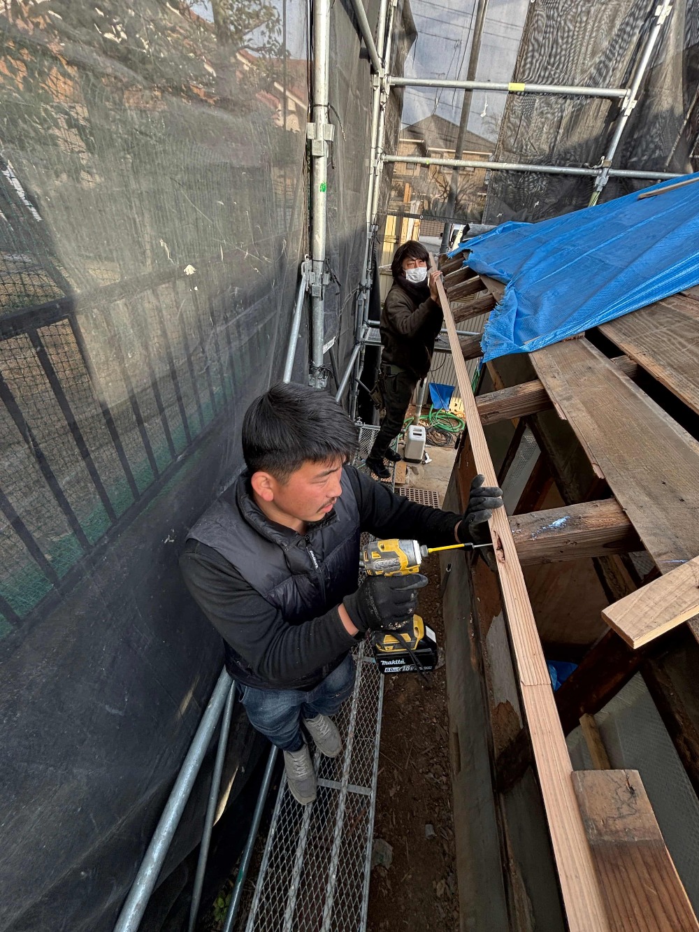 化粧鼻隠し取付け