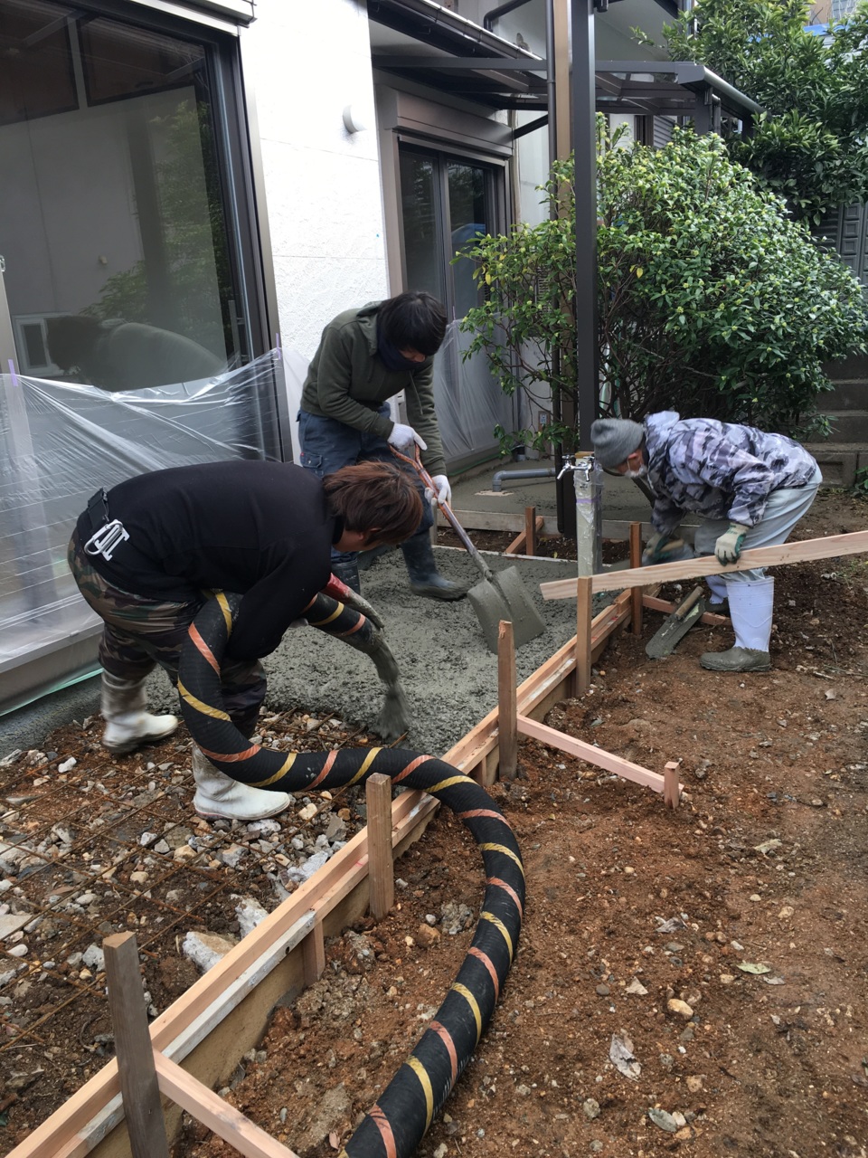 朝から生コンで、大わらわです！