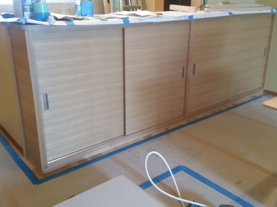 キッチン家具の設置を行いました。