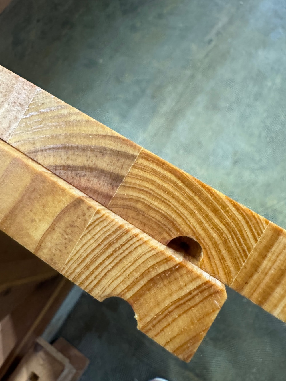 食器棚の棚板交換