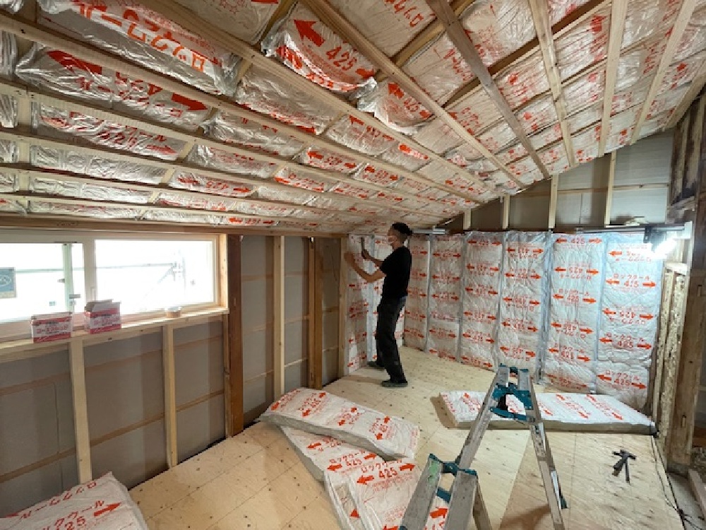 断熱材施工中