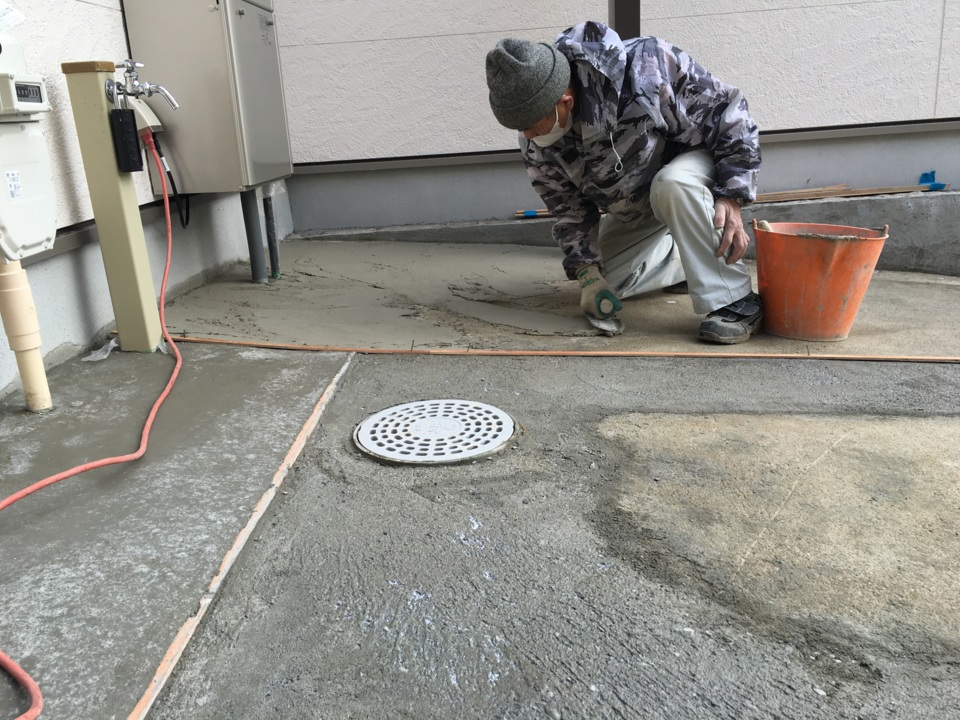 専用の上塗りをかけるなべさん！