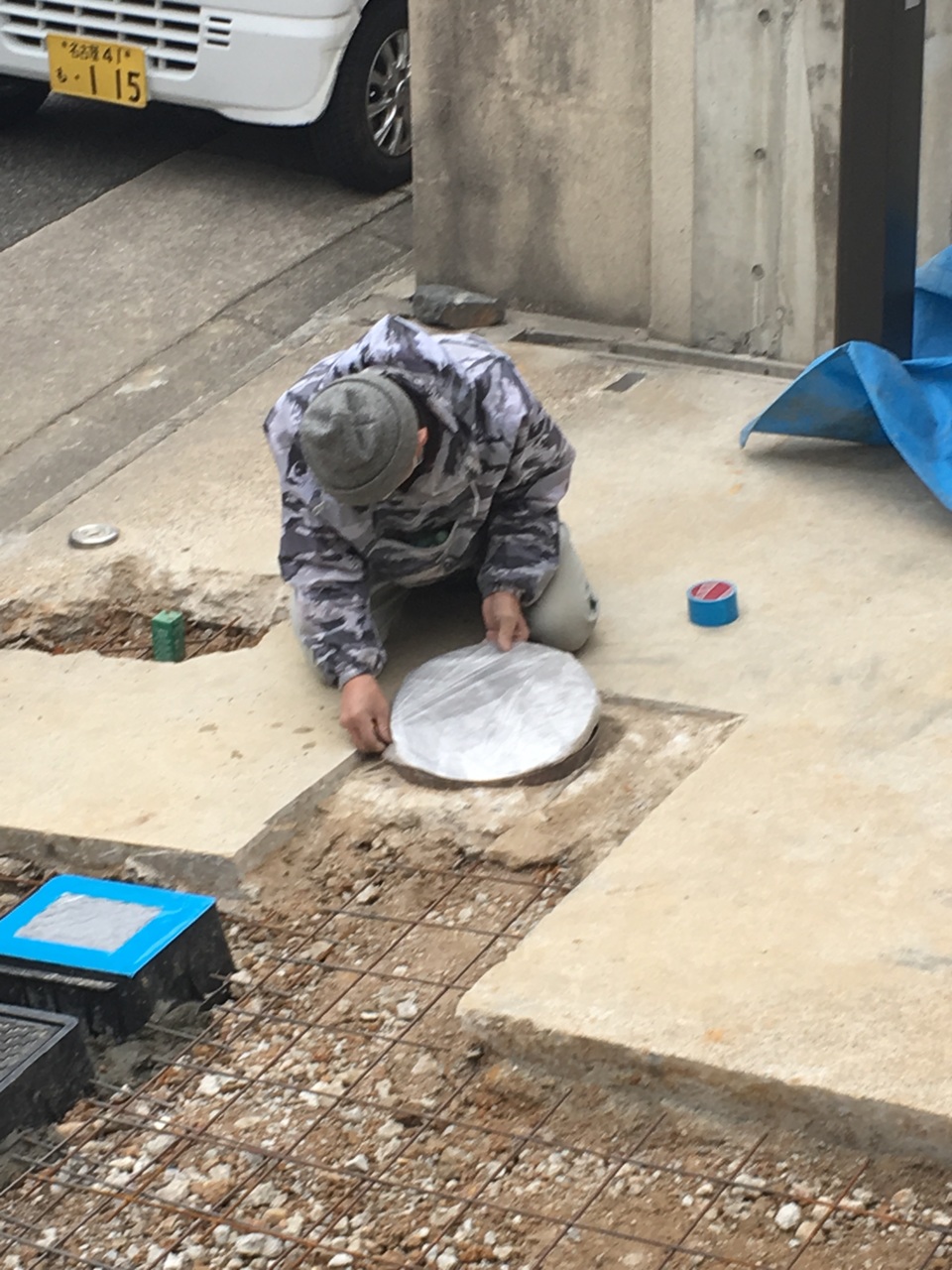 土間コンの準備をする、なべさん！