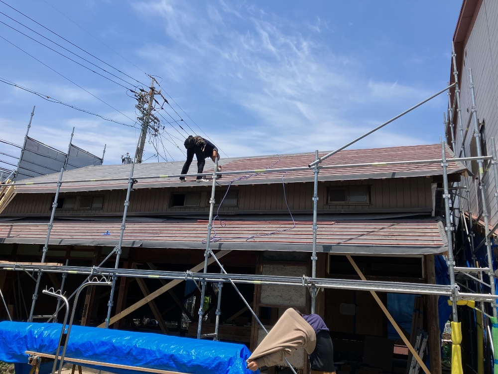 屋根工事が始まりました