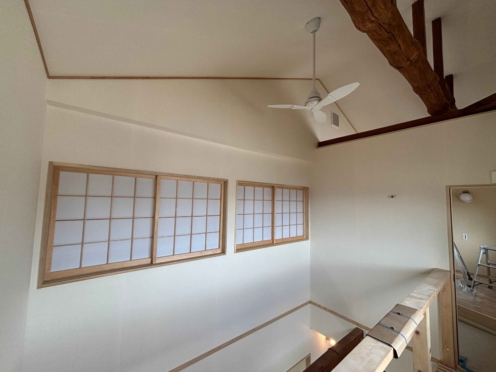 建具の取付工事も完了し、全体像が見えてきました。