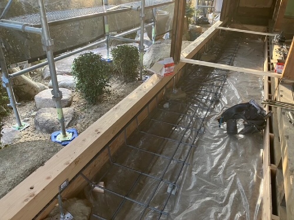 引き続き型枠、鉄筋施工中です