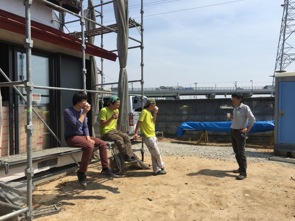 電気の門脇氏を含めて、10時の一服です！
