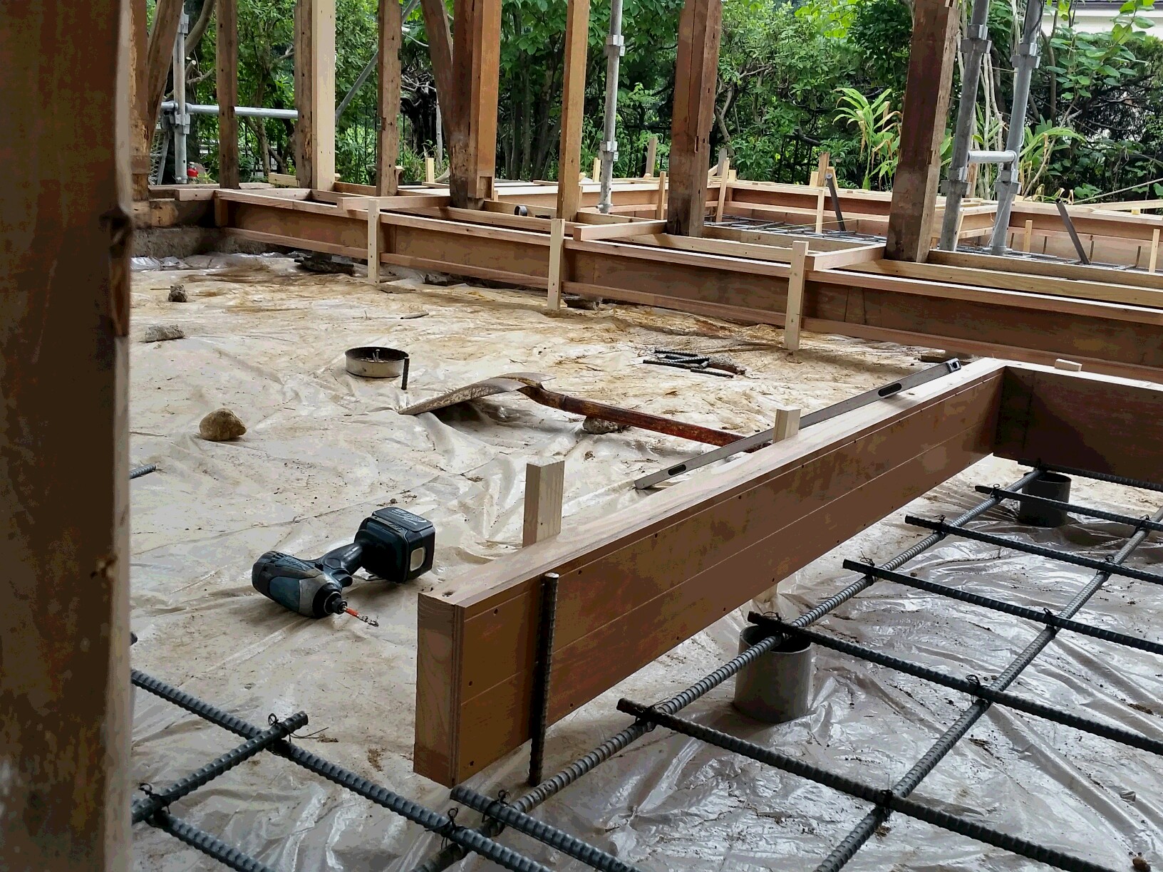 中川です、引き続き 型枠作成中。