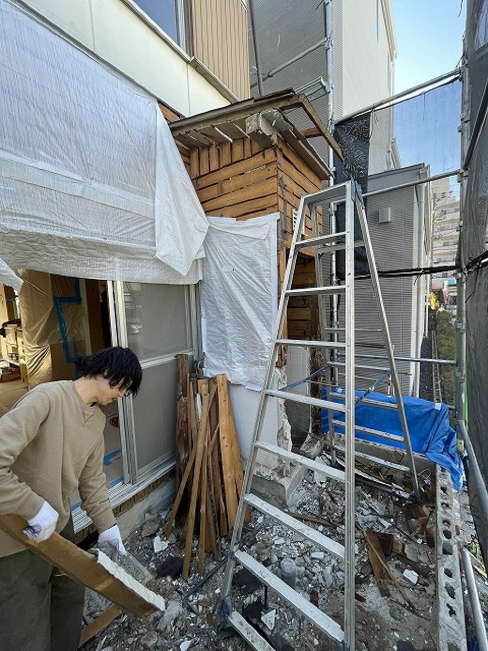 風呂部解体中の寺やん。  傷みがかなり激しい、、、、、、。