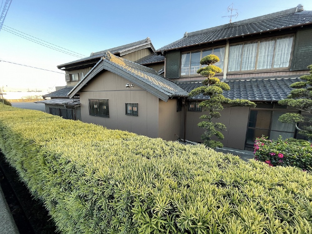 外部塗装も綺麗に完了しいい感じになりました（白井）