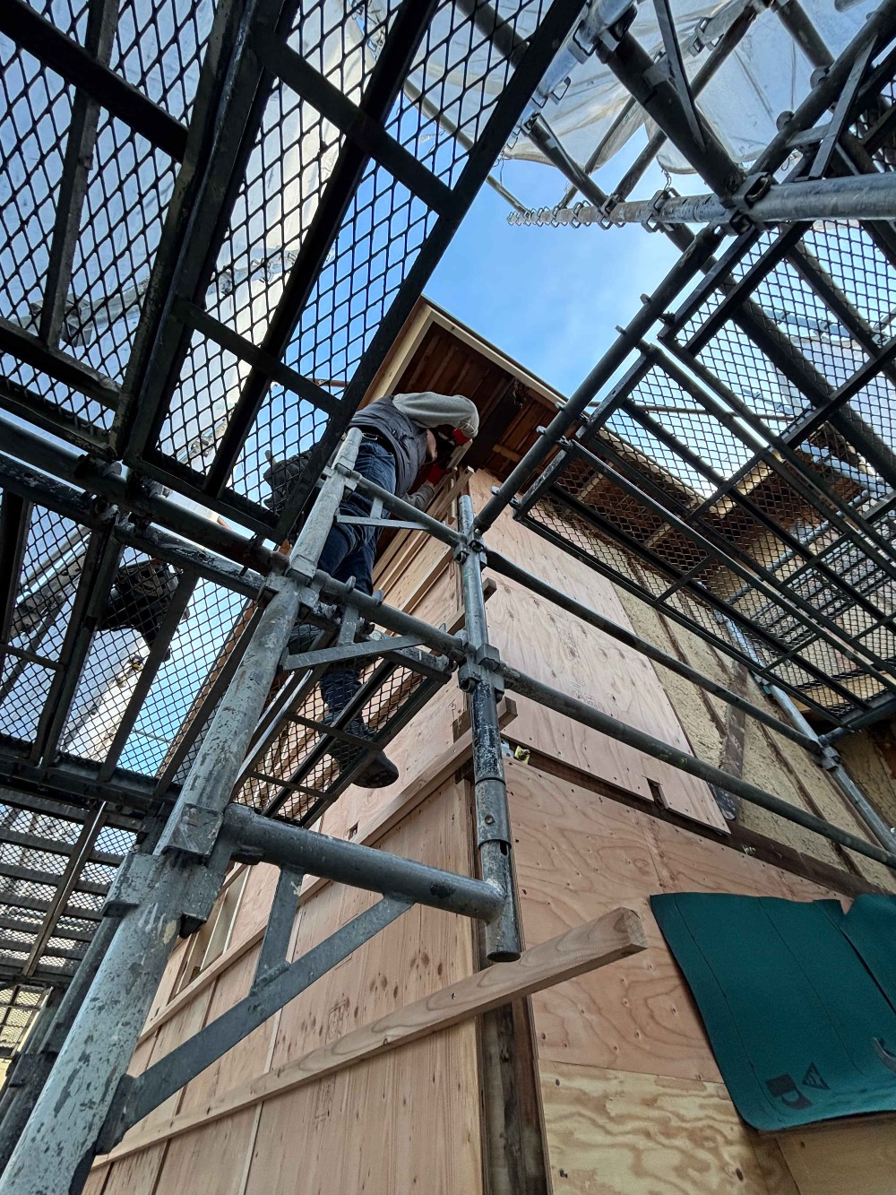 新しい丸鋸で作業も捗る
