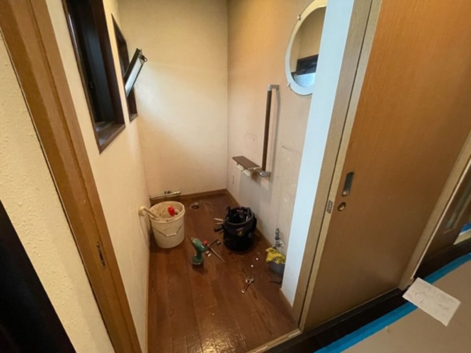  （天白区I様邸トイレ改修）今日からトイレの改装工事がはじまりました（寺西）