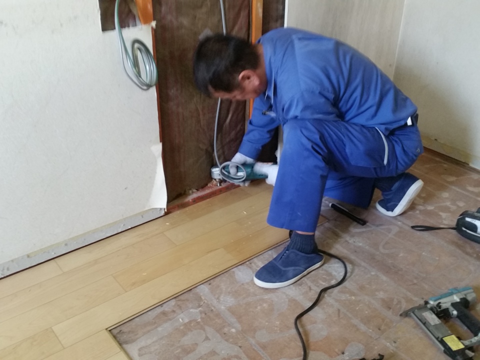 今日はガス屋のヒダノ氏がやってきました。
