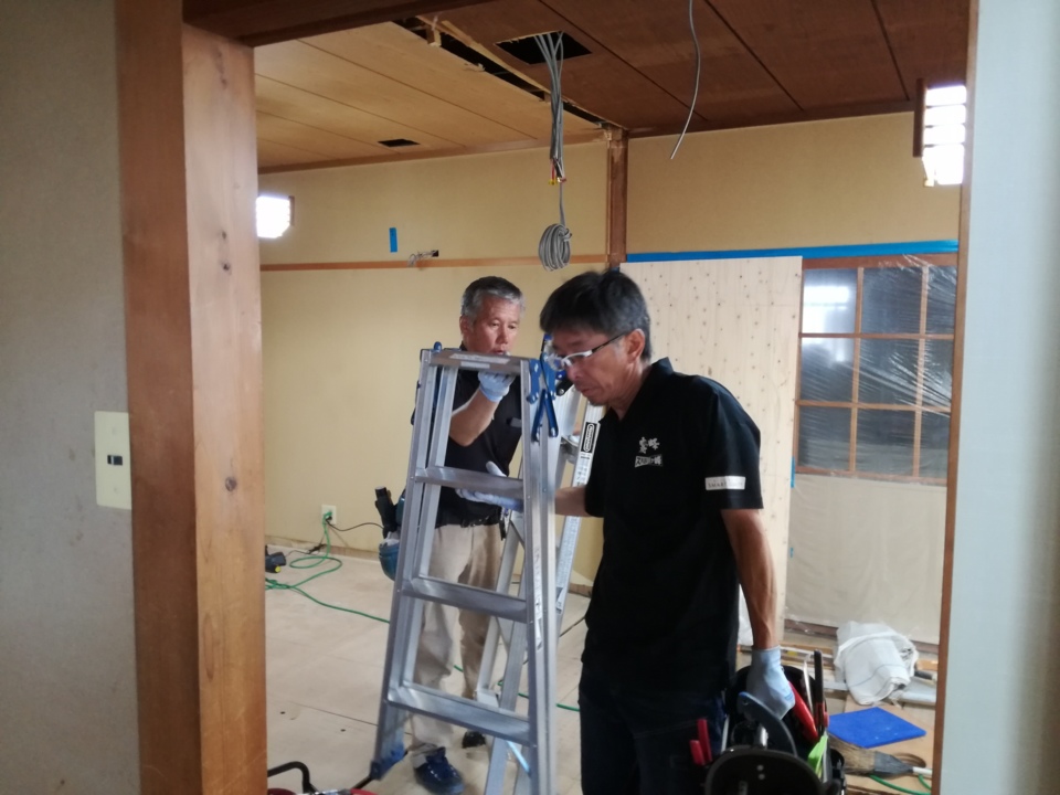 電気屋さんの門脇さん登場です。