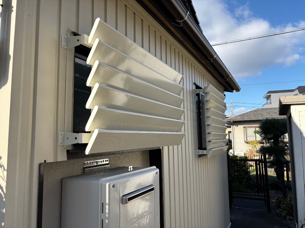 目隠しルーバー取付け