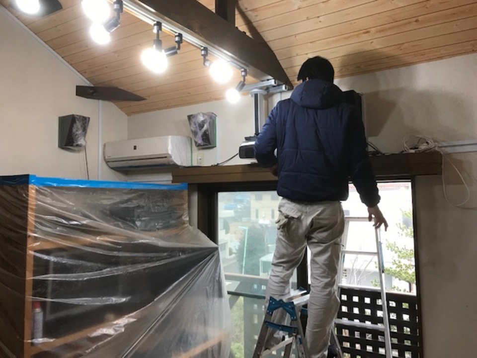養生をはがしています