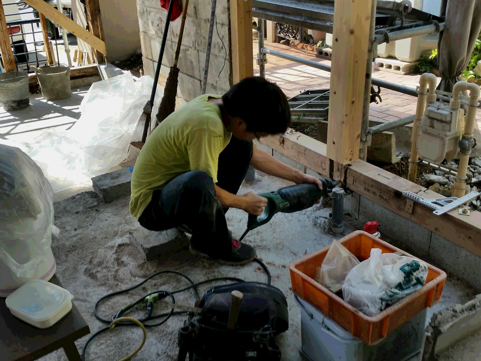 中川です、解体を頑張る荒ちゃん。