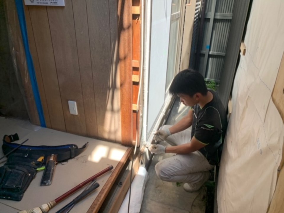 母屋と増築部のジョイント工事です。
