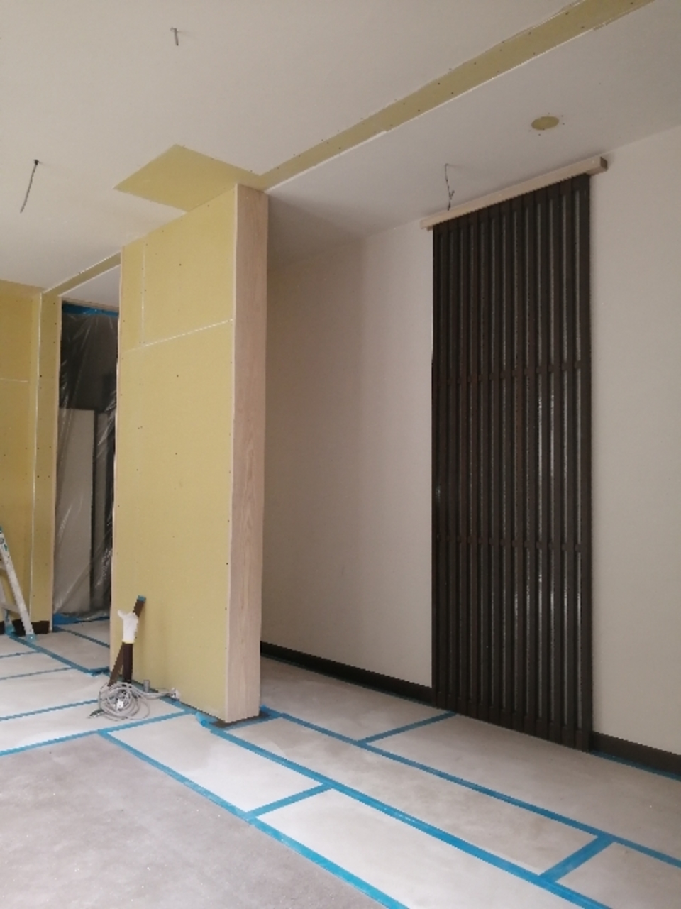 春江院様のキッチンルームの造作工事が終了しました。来週からキッチンの据付けと漆喰の塗り工事が始まります（寺尾）