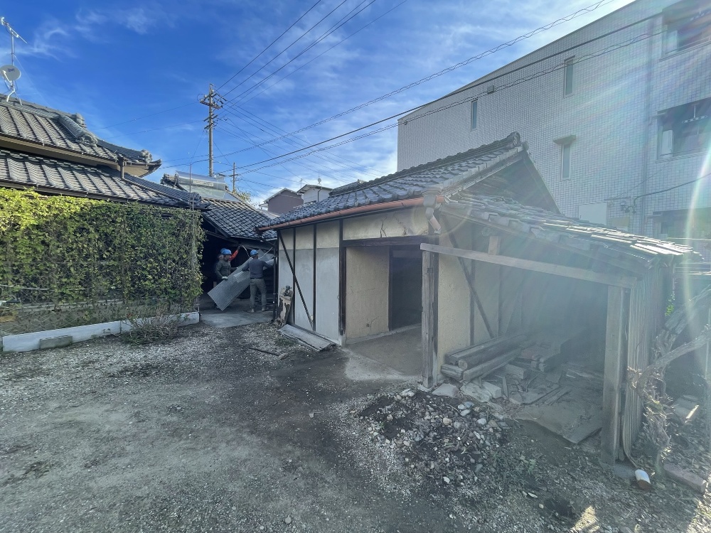 今日から小屋の解体開始です（白井）