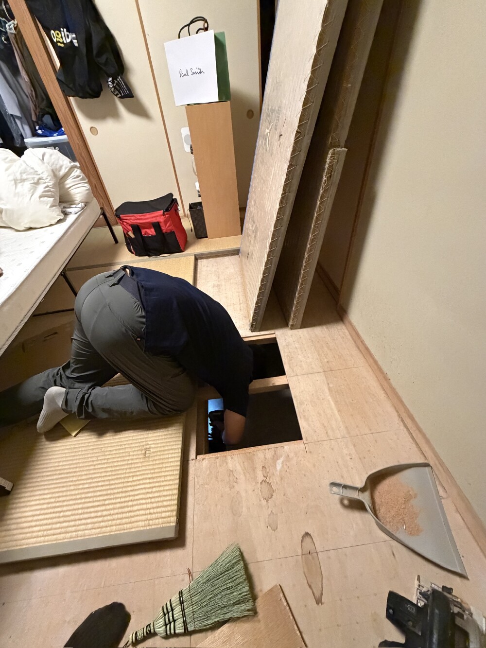 床下のチェックをしています