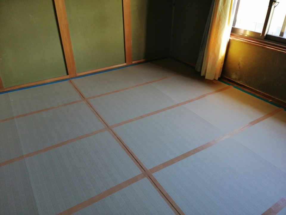 二階床貼り終え養生しました。