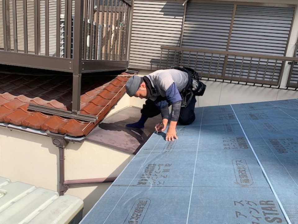 屋根工事スタートしました。