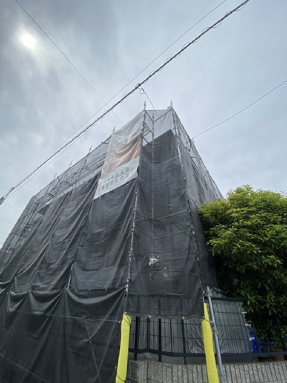 （東郷町O様邸・外装工事）細かい所まで見落とさず、しっかり塗ってくれています。仕上がりが楽しみです。