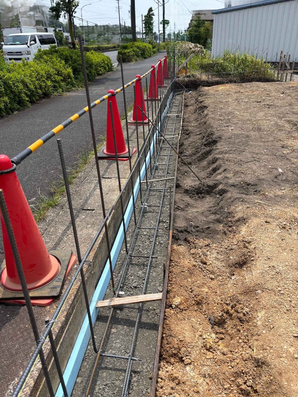 鉄筋を組んでいます 