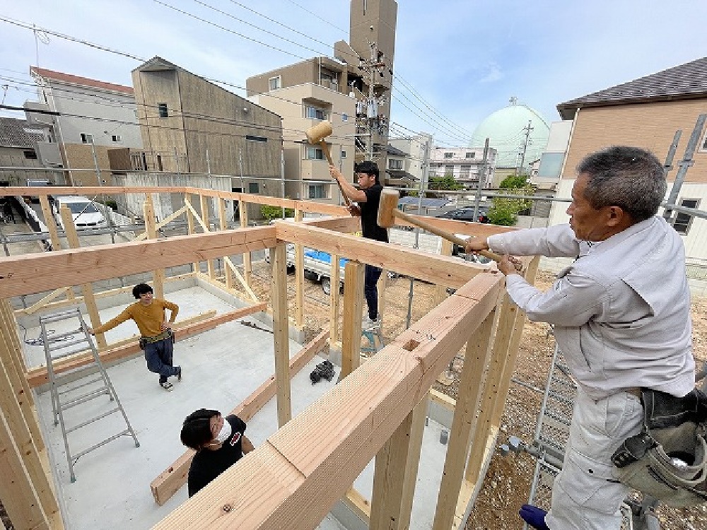 今日は上棟日です。マツミ大工みんな頑張りました（白井）