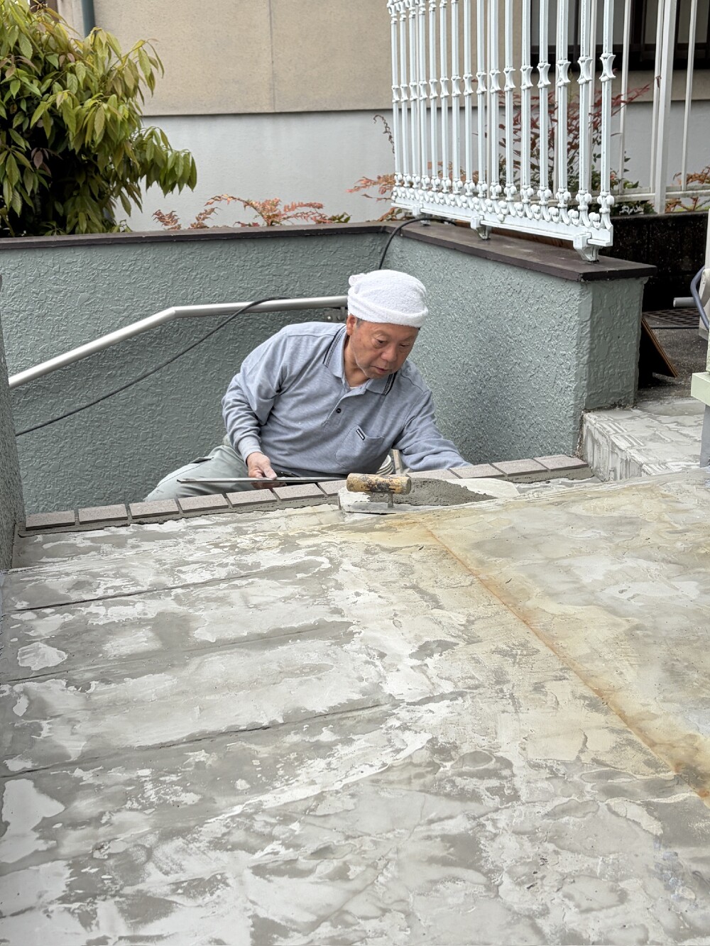 タイル貼り工程に入りました。