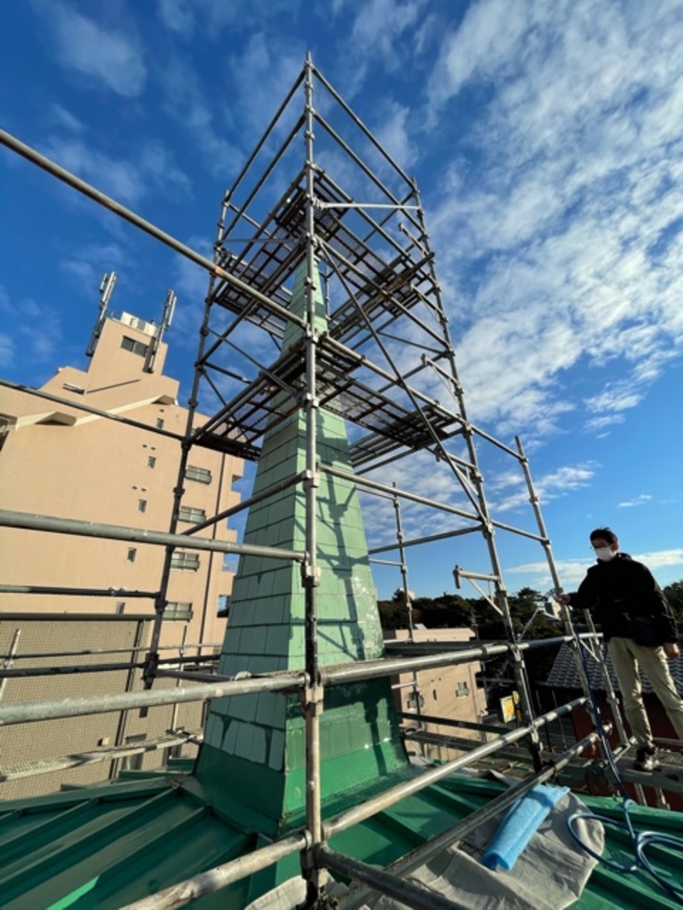 ルーテル教会  寒空の中、漏水チェックです。 寒さが身に染みます。