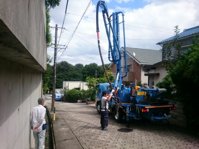 白井です、今日は補強基礎のコンクリート打ちです！