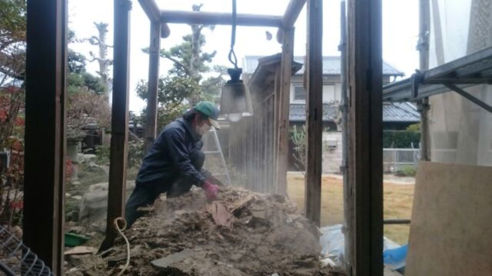 今日も、解体に励んでます。