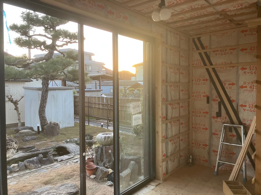  壁下地施工中です