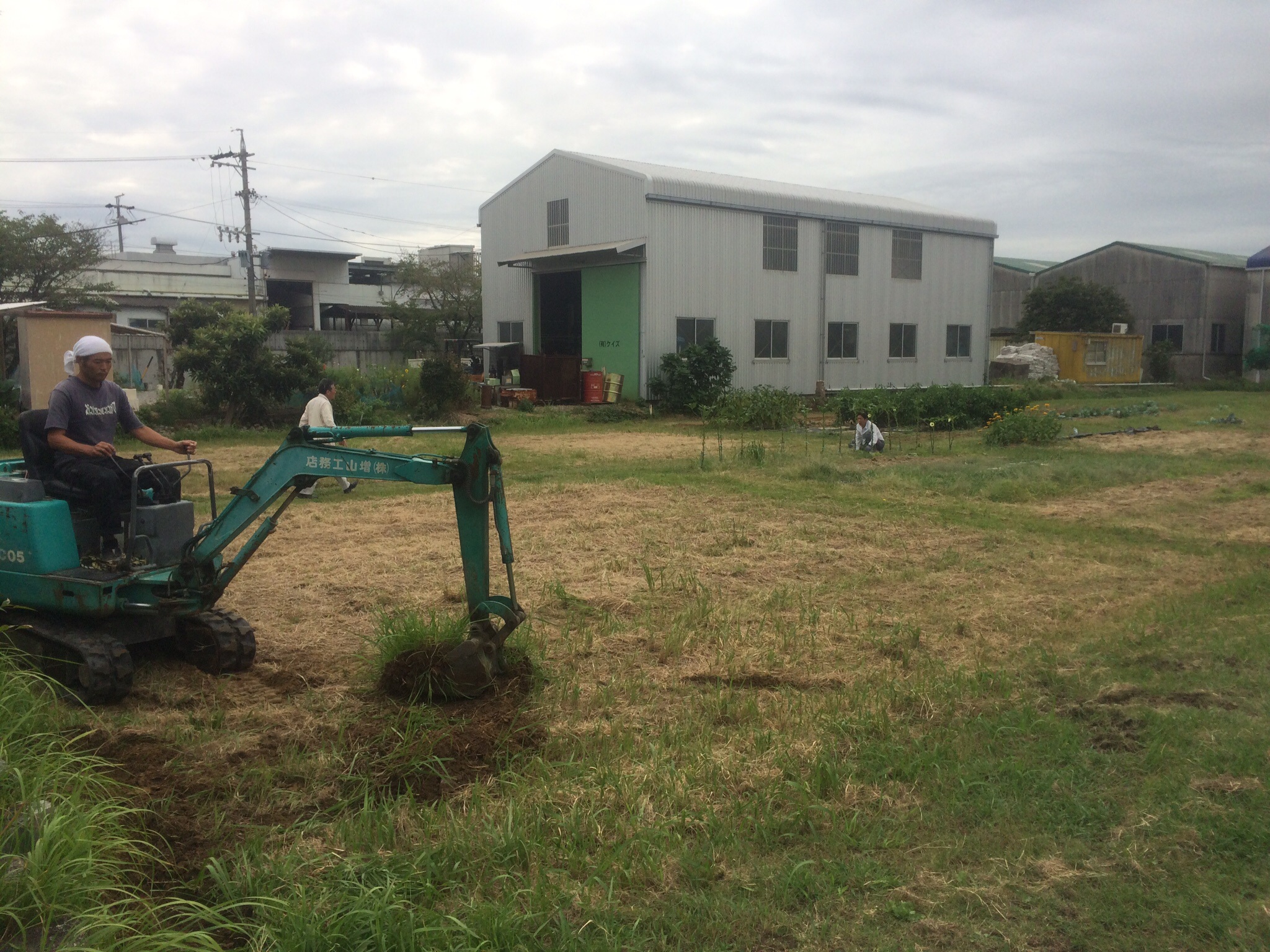 地盤が低いので、嵩上げ工事の着工です！