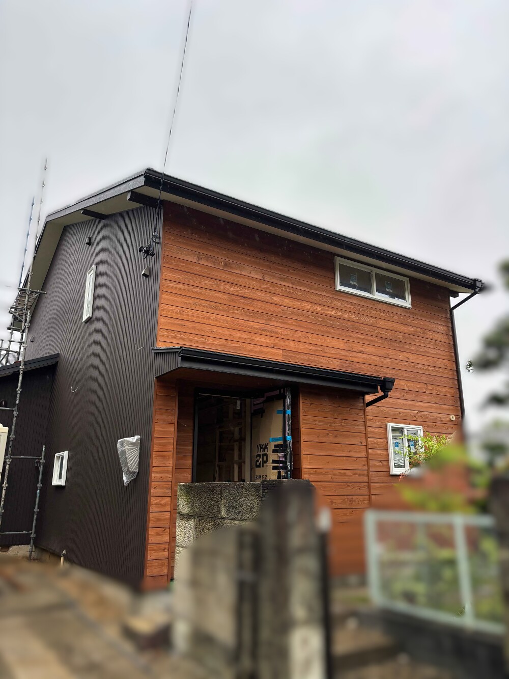 足場とシートの撤去作業が無事終了し、リニューアルされた外観がはっきりと確認できるようになりました。