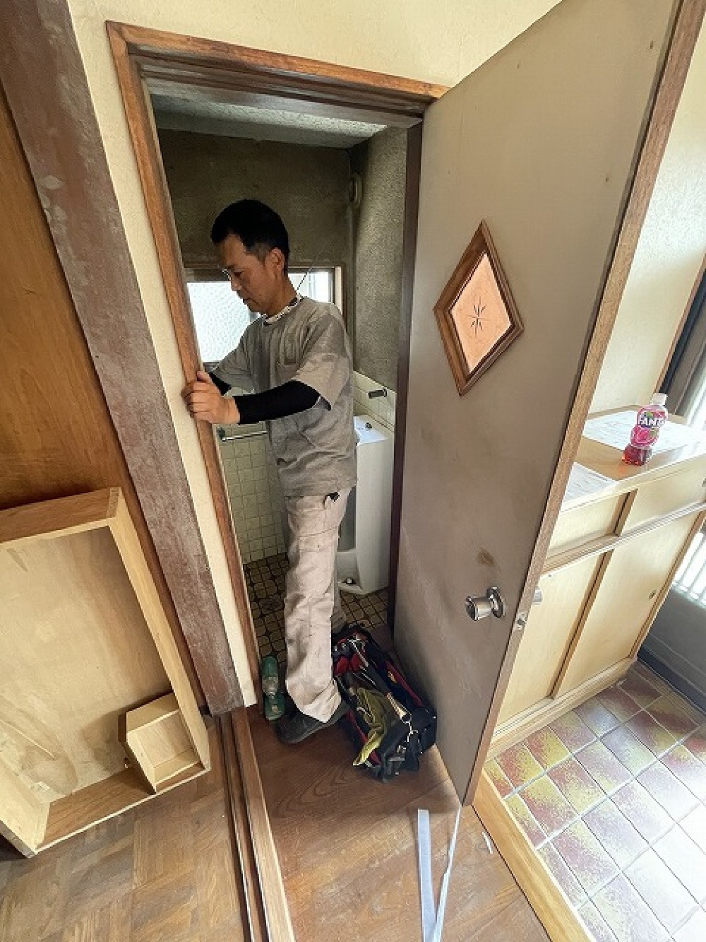 明日から、解体開始。 電気、水道、ガス屋さん勢揃いです。 下準備をしていきます（白井）
