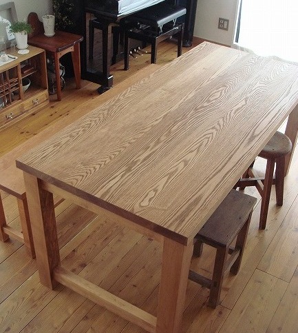 手作りファニチャー　家具・　大きな木のテーブル＆ベンチ