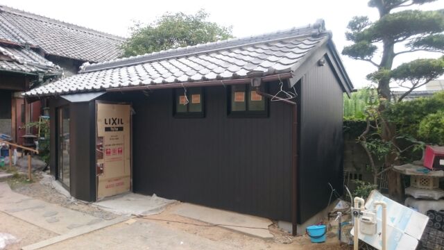 白井です、外部仕上がってきました。いい感じです。