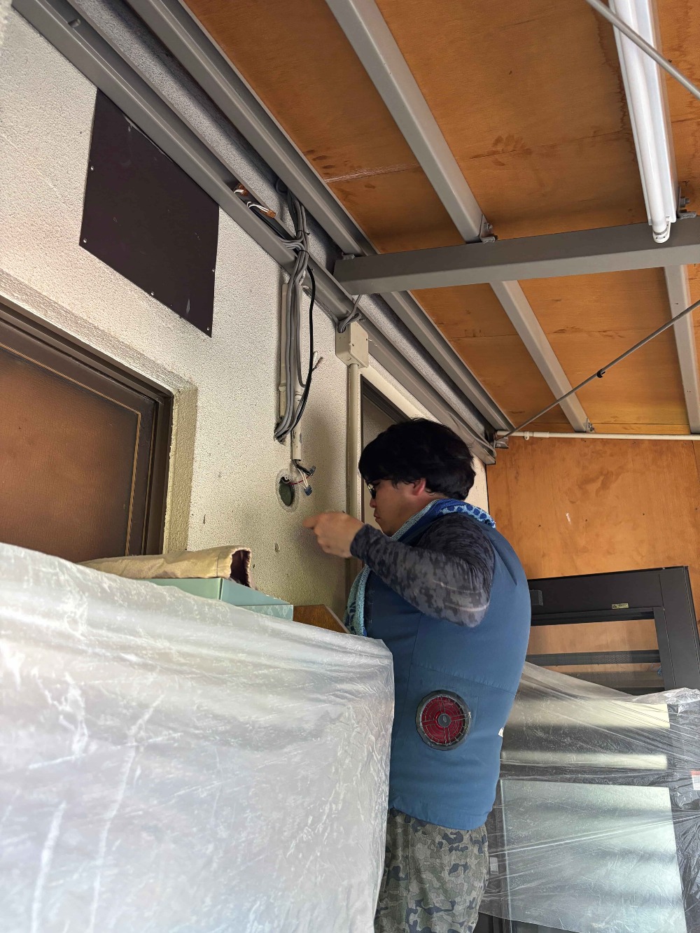 電気配線工事中