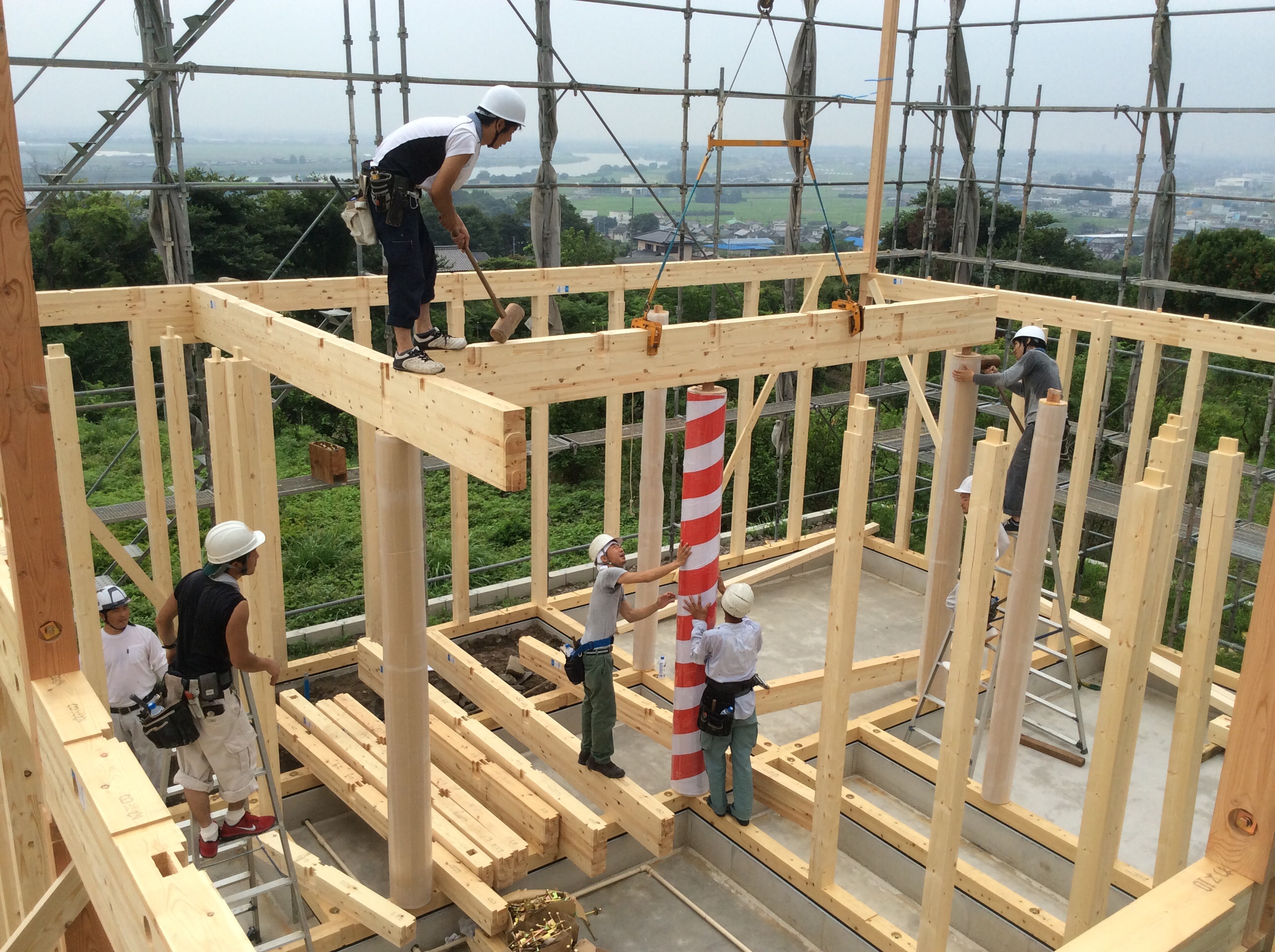 大黒柱も建ちました！