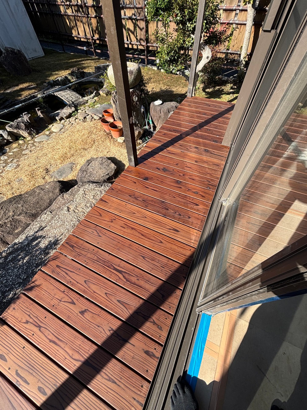 ウッドデッキが完成しました。 仕上げはオスモカラー