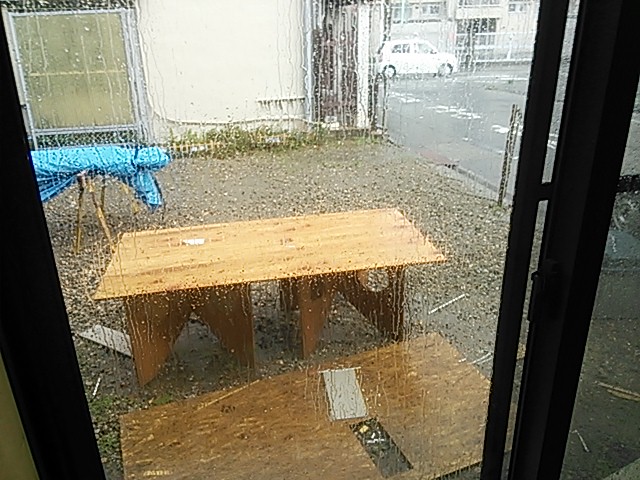 中川です、突然の雷雨で道具も服も現場もベタベタです。。。。