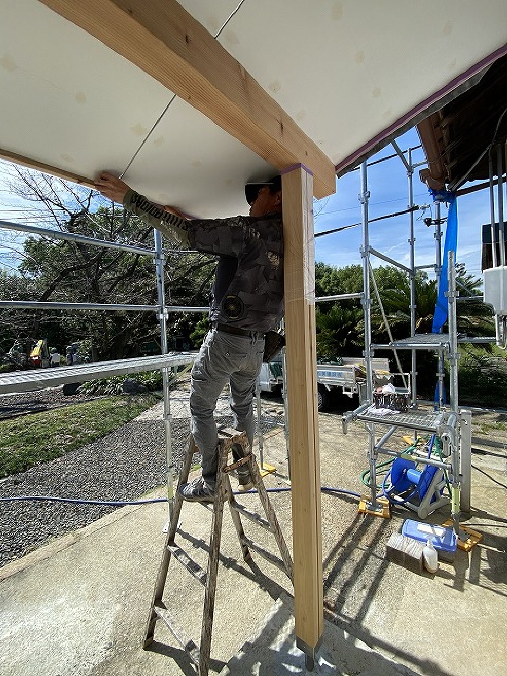 外部の塗装に来てくれました。。。川脇塗装さん