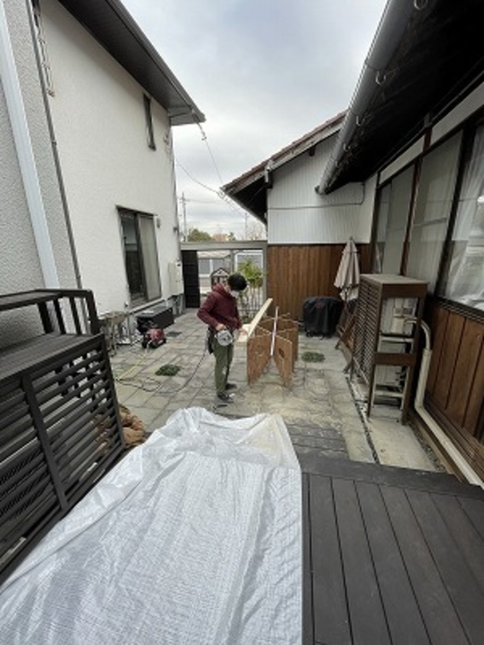 解体作業も終わり、梁補強、耐力壁工事に入っていきます（白井）